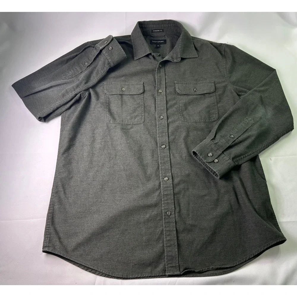 Banana Republic Mens XL Gray Button Down Shirt Soft Minimalist‎ Dark Academia